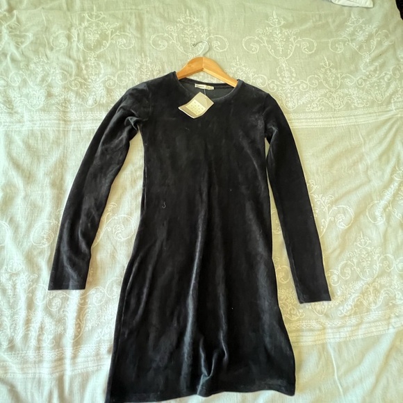 NWT Pull&Bear Velvet Mini Velvet Dress
Size: M - Picture 7 of 9